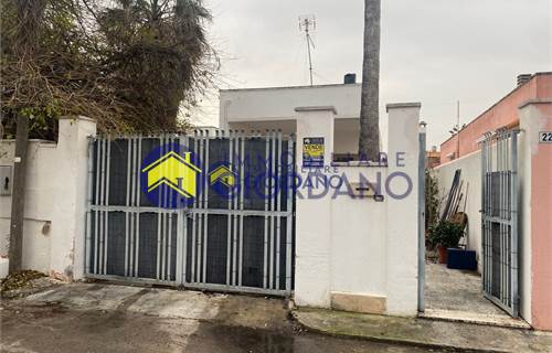 Villino abitabile a 350 metri dal mare di Torre Chianca 