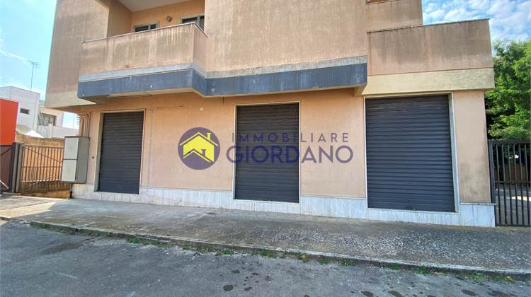 Locale commerciale a Squinzano dalle enormi potenzialità