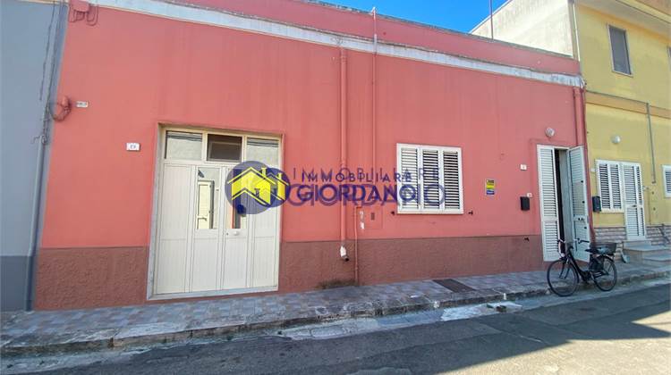 Abitazione indipendente con giardino a Squinzano