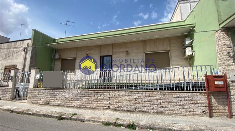 Villetta di ampia superficie in vendita a Squinzano