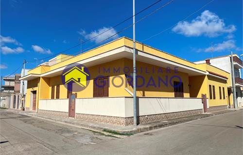 Villetta abitabile di grande superficie in vendita a Squinzano