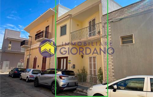 Abitazione zona giorno/notte abitabile a Squinzano