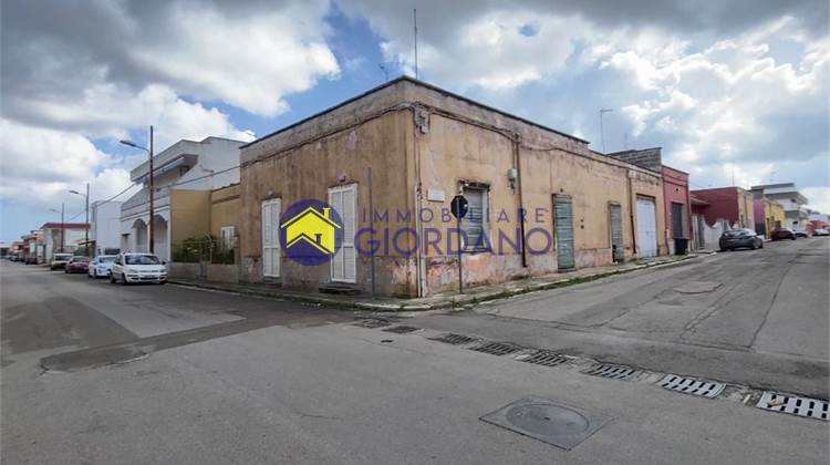 Abitazione ad angolo in vendita a Squinzano