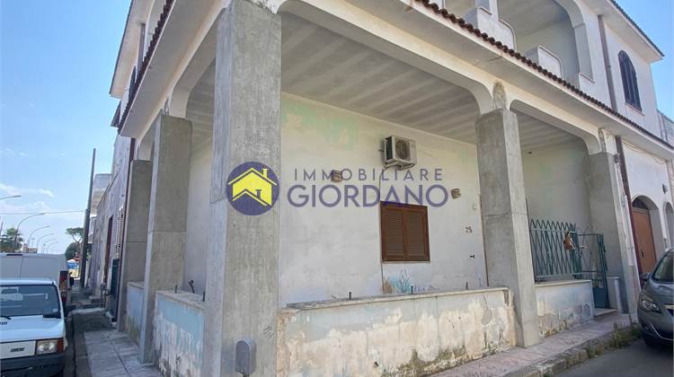 Casa singola in Vendita a Squinzano (LE) Via San Bernardino Realino angolo Via Pio XII, 25
