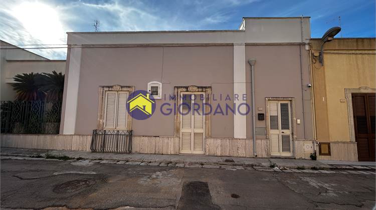 Villino abitabile con giardino in vendita a Squinzano