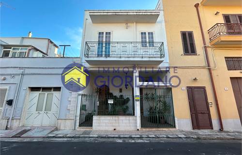 Villetta bifamiliare in ottime condizioni a Squinzano