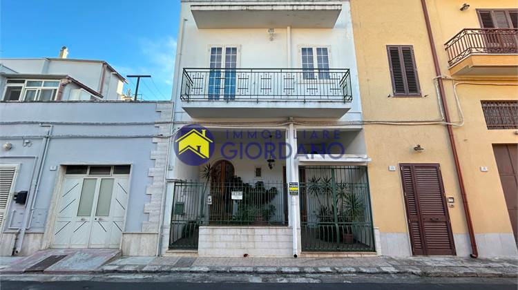Villetta bifamiliare in ottime condizioni a Squinzano