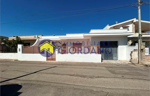 Villino con garage e giardino in vendita a Squinzano