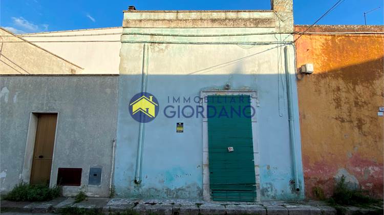 Bilocale da ristrutturare zona Villa comunale