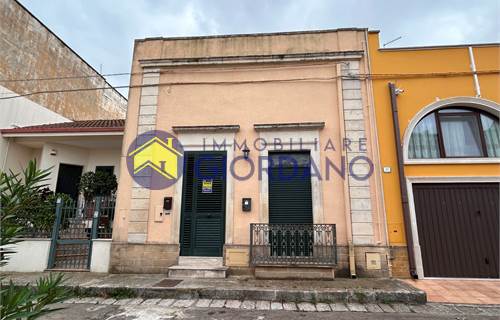 Spaziosa abitazione abitabile con giardino