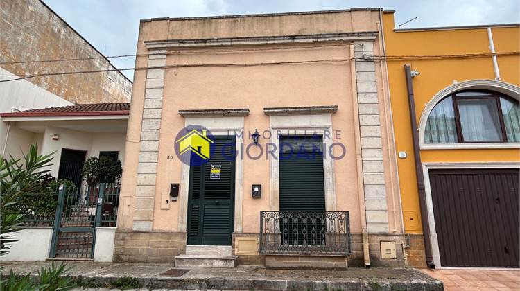 Spaziosa abitazione abitabile con giardino