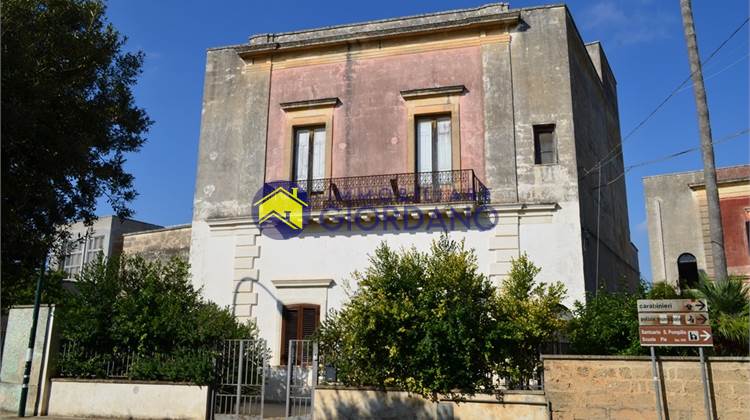 Quadrilocale da ristrutturare a Campi Salentina