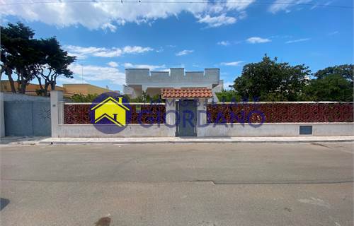 Villa al mare con giardino in vendita a Casalabate